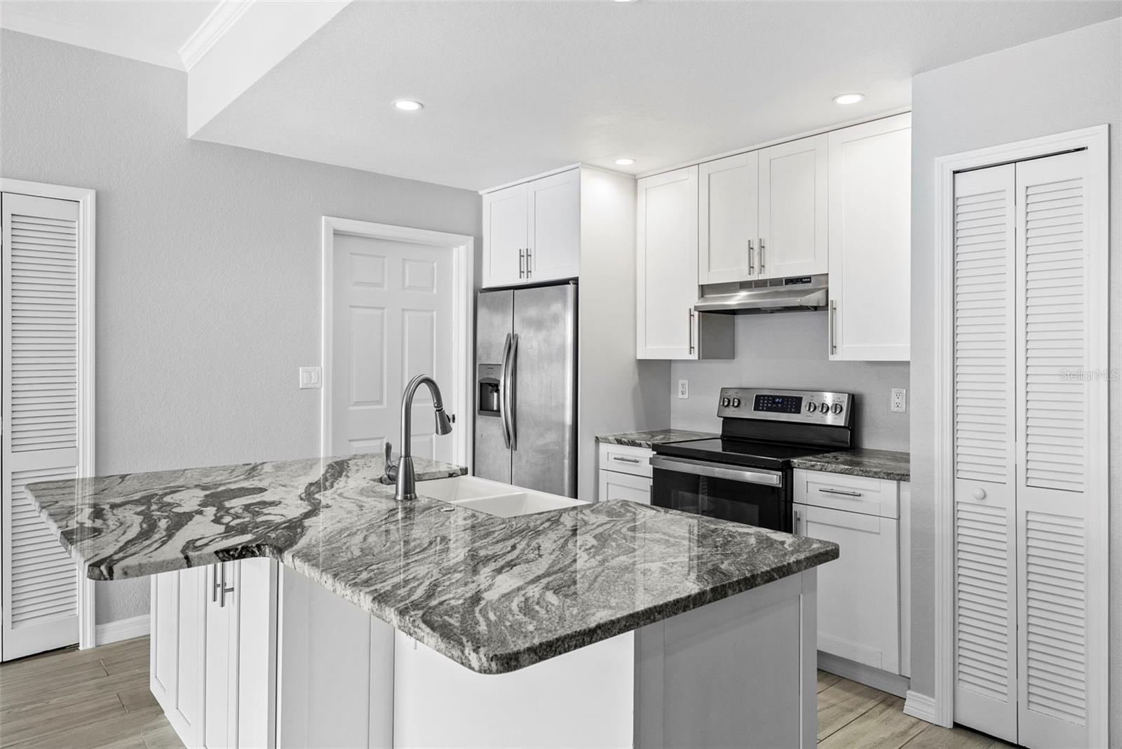 700 HARBOUR ISLAND #238, Unit 238 - Photo 5
